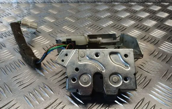 Ford Mondeo Mk III Tailgate/trunk/boot lock/catch/latch 3S71A43102AA