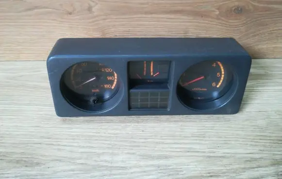 Mitsubishi Pajero Speedometer (instrument cluster) MB386588 506500010