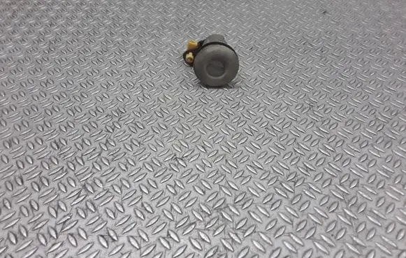 KIA Carens I Tailgate exterior lock 