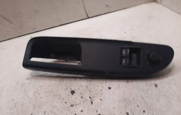 Volkswagen PASSAT B6 Electric window control switch 3C1867171A
