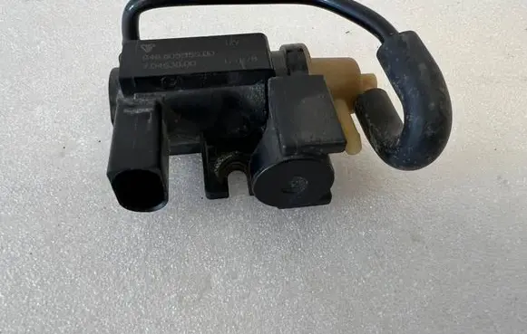 Porsche Macan (95B) Turbo solenoid valve 94660515500 17T278