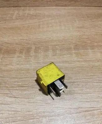 BMW 5 E39 Other relay 1389105