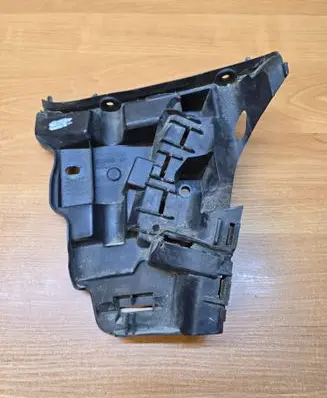 Volvo XC70 Front bumper mounting bracket 31214960