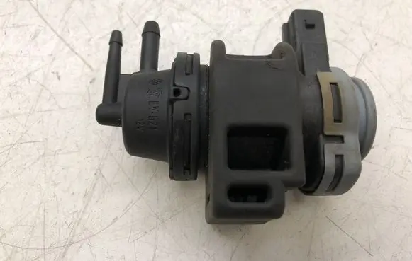 Renault Koleos I Turbo solenoid valve 8200575400