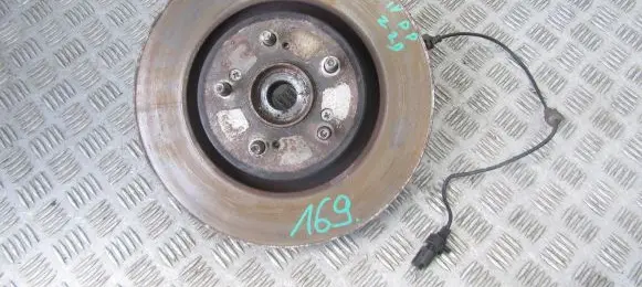 Honda CR-V Front wheel hub spindle knuckle