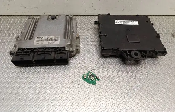 Renault Master III Engine control unit/module 237101487R 237100899R 0281017977