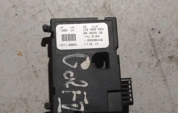 Volkswagen Golf V Steering angle sensor 1K0959654 00098446 00203500