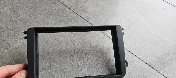 Radio/GPS head unit trim