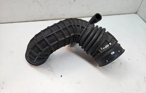 Nissan Terrano Turbo air intake inlet pipe/hose 165787F000