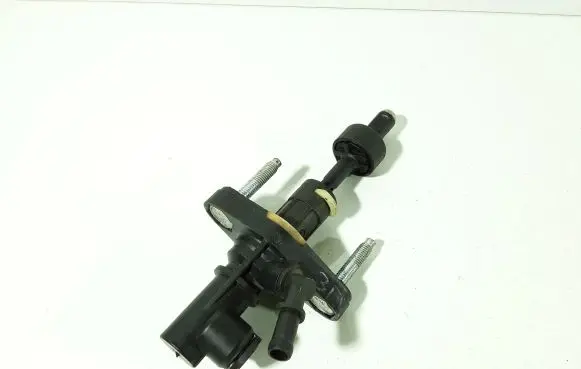 Toyota Yaris Clutch master cylinder 314200D110F2 010543 314200D110