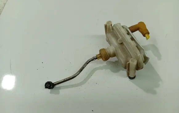 Volkswagen PASSAT B4 Central locking vacuum pump 3A9862159