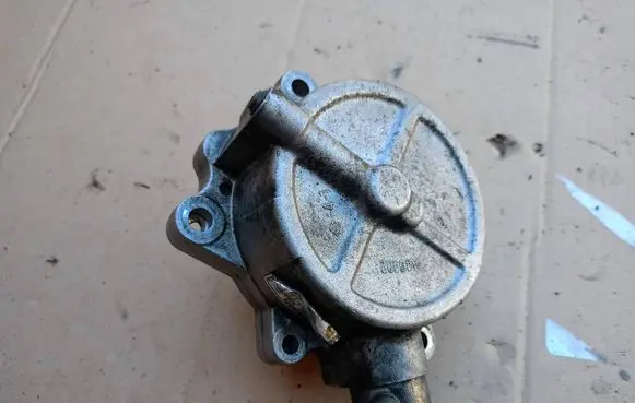 Nissan Almera N16 Vacuum pump 14650AD200