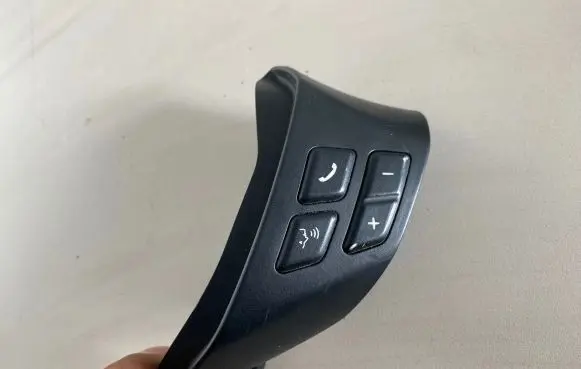 Steering wheel buttons/switches
