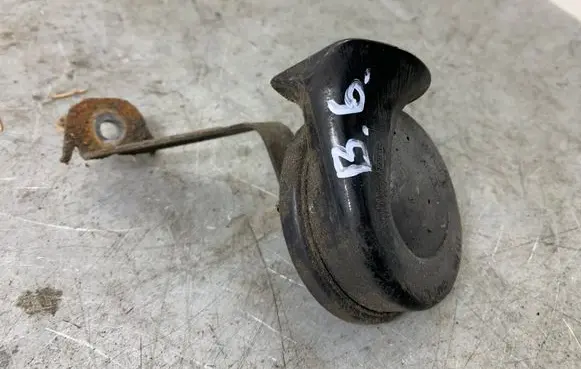 Volkswagen PASSAT B6 Horn signal