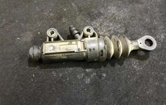 Mini One - Cooper R50 - 53 Clutch master cylinder 21526758825 21.526758825