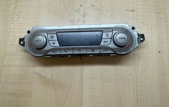 Ford Focus Climate control unit 7M5T18C612CE W9NA08473
