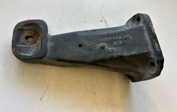 BMW X5 E53 Engine mounting bracket 6761564