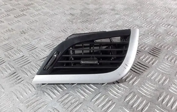 Peugeot 207 Dashboard side air vent grill/cover trim 96724793D