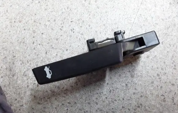 Opel Astra J Engine bonnet (hood) release handle