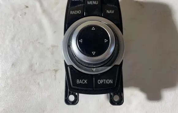 Head unit multimedia control