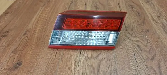 Tailgate rear/tail lights
