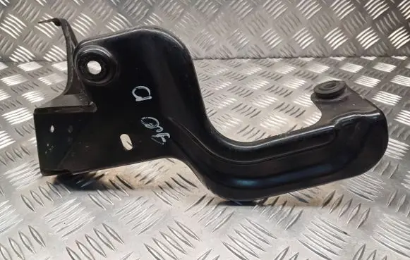 Audi A6 S6 C6 4F Intercooler pipe mounting bracket 4F0145814