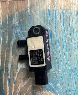 Volkswagen PASSAT B8 Turbo air boost pressure sensor 04L906051G