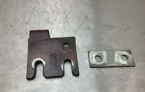 BMW 3 E30 Rear door lower hinge 1922193