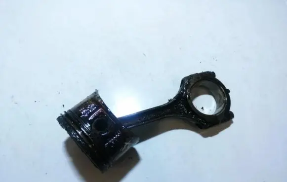 Renault Laguna II Piston with connecting rod