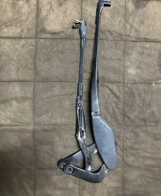 Mercedes-Benz E W211 Front wiper blade arm A2118201144 A2118201244