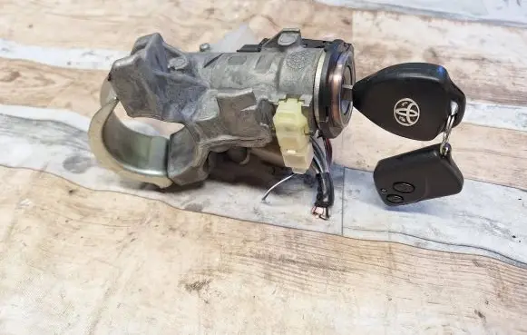 Toyota Auris 150 Ignition lock 450200204