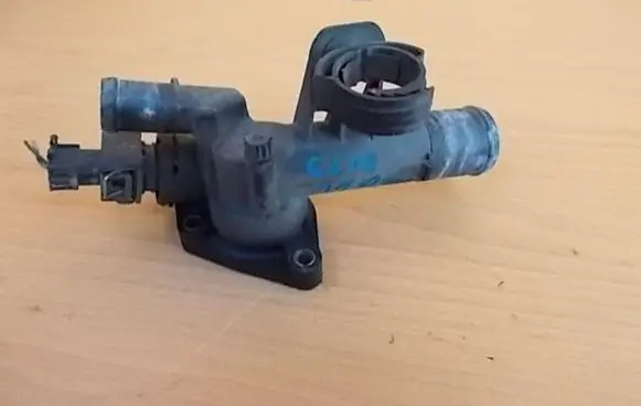 Renault Clio III Thermostat housing 