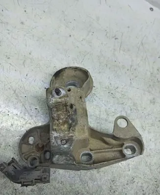 Volkswagen PASSAT B5 Engine mounting bracket