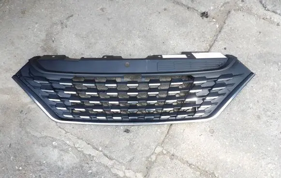 Iveco Daily 6th gen Front grill 5802317677 5802317676