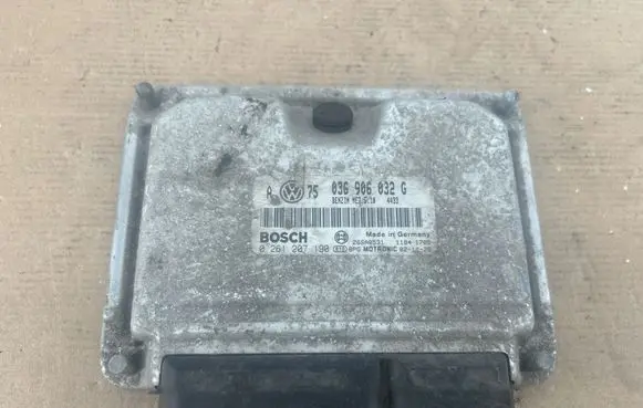 Volkswagen PASSAT B7 Engine control unit/module 036906032G 0261207190 26SA8531