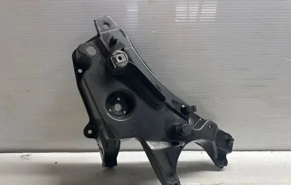 Volvo S90, V90 Fender mounting bracket 31447898