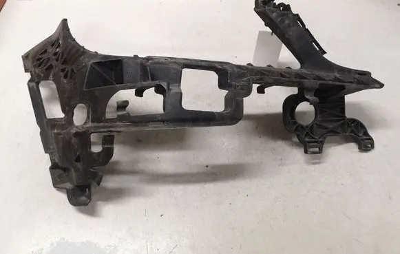 Mercedes-Benz C W204 Front bumper mounting bracket 2048850865 A2048850865 09196