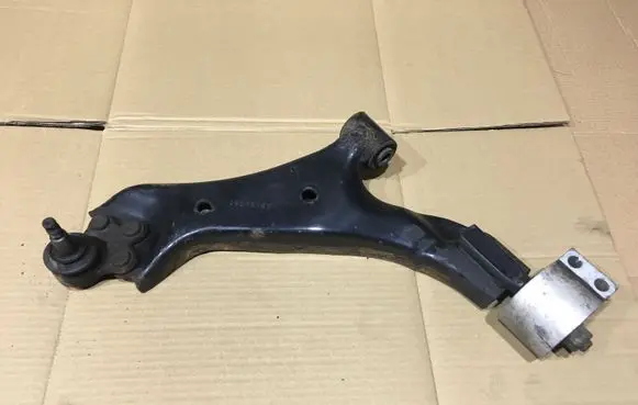 Chevrolet Captiva Front lower control arm/wishbone 96819161