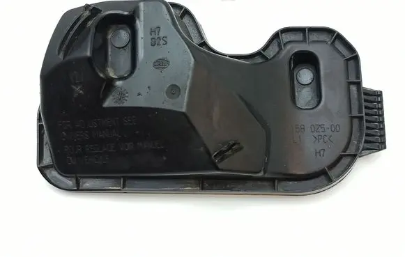 BMW Z4 E85 E86 Headlight/headlamp dust cover 15802500