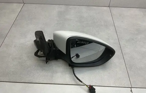 Volkswagen Scirocco Front door electric wing mirror 