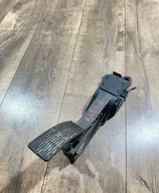 Mercedes-Benz R W251 Accelerator throttle pedal a1643000104