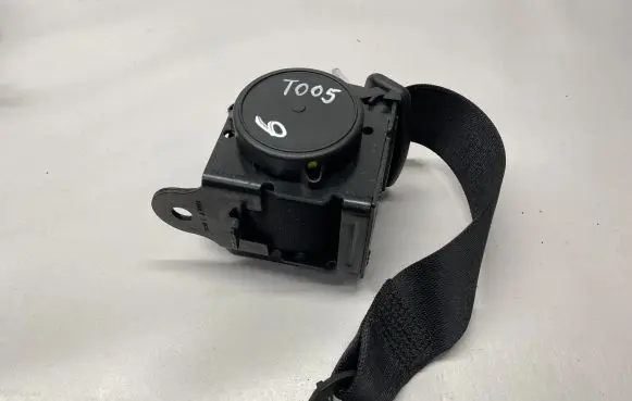 BMW 2 F22 F23 Rear seatbelt S3725939101