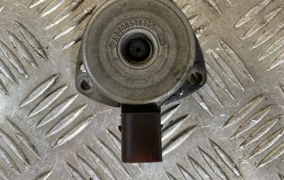Mercedes-Benz C W203 Camshaft vanos timing valve A2710510177 04T261