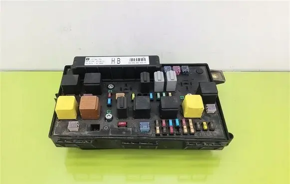 Opel Zafira B Fuse box set 13206754