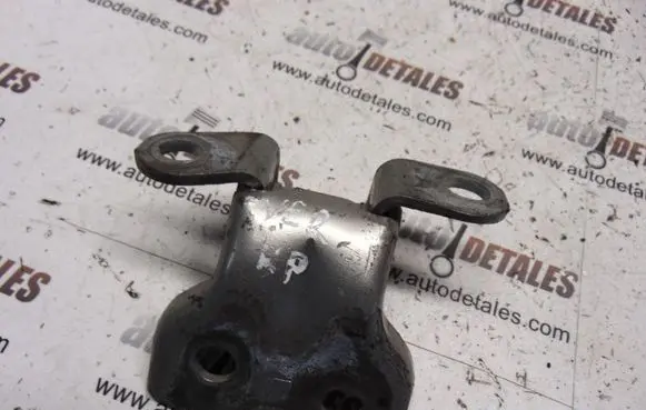 Toyota Corolla Verso AR10 Front door lower hinge 