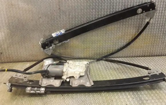 Mercedes-Benz S W220 Front door electric window regulator 2207202346 A2207202346