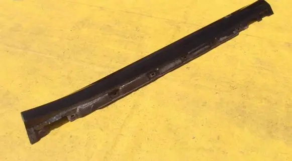 Mercedes-Benz R W251 Front sill (body part) A2516980754