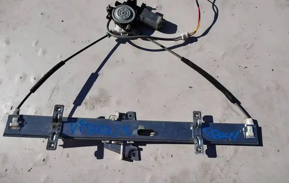 Suzuki Grand Vitara II Front window lifting mechanism without motor 