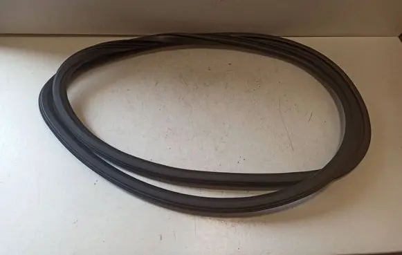 Audi Q7 4M Front door rubber seal 4M0831721A
