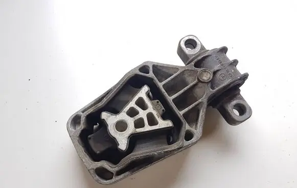 Mercedes-Benz A W176 Engine mount bracket A2462401209